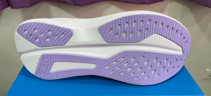 Hoka Mach 6 Review (2025): Lightweight Speed Meets Everyday Cushioning 2