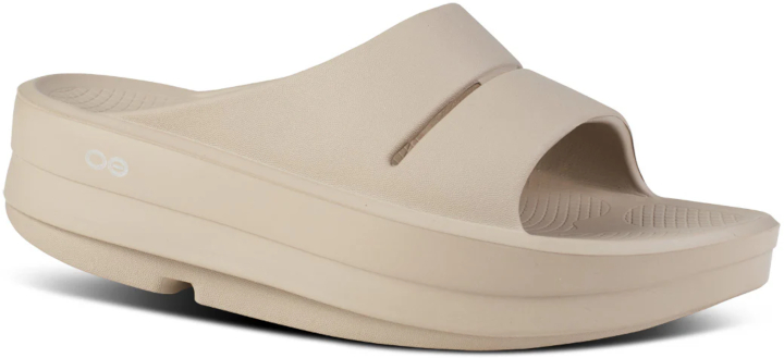 oofos sandals vs crocs