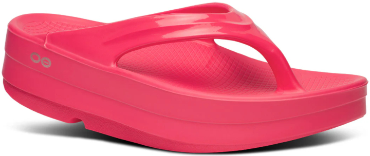 oofos sandals vs crocs