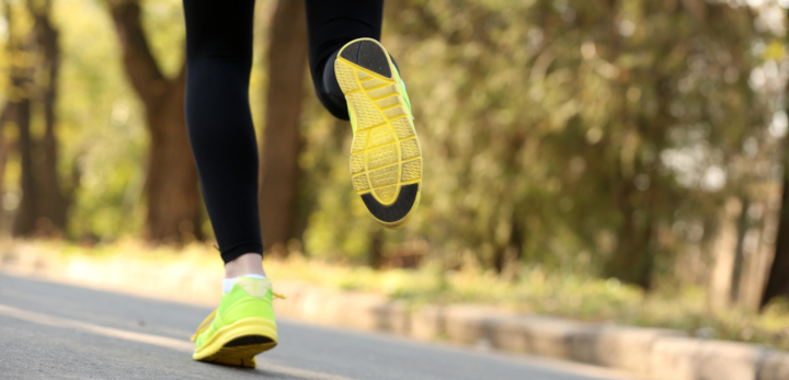 max cushion vs traditional running shoes